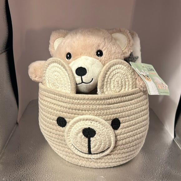 Laughing llama three-piece gift basket. There is a teddy bear, blanket, basket - Picture 1 of 5